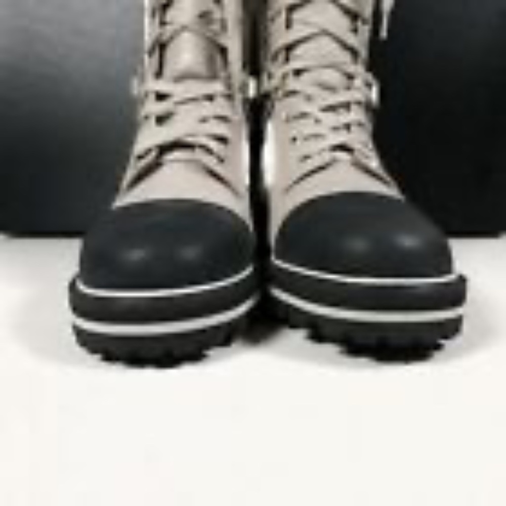 CHANEL Quilted Leather Winter Boots Cap Toe CHANEL CC Logo Size EU 36 - Picture 6 of 14